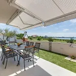 Beachfront Sun Garden By Adex Travel 빌라 *