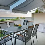 빌라 Beachfront Sun Garden By Adex Travel *