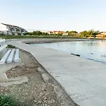 Beachfront Sun Garden By Adex Travel 빌라
