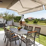 Beachfront Sun Garden By Adex Travel 빌라