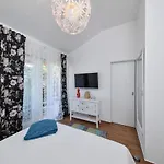 Beachfront Sun Garden By Adex Travel * 프리블라카
