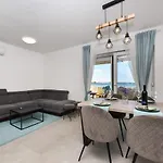 빌라 Beachfront Sun Garden By Adex Travel 프리블라카