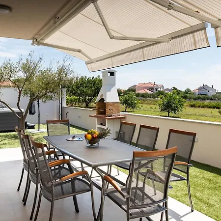 Beachfront Sun Garden By Adex Travel Villa