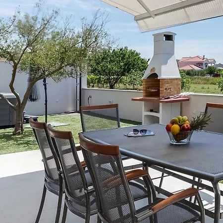 Beachfront Sun Garden By Adex Travel Villa