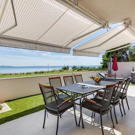 Beachfront With Hot Tubs Sun Garden Villa Privlaka (Zadar)
