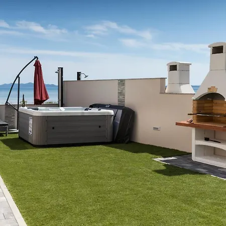 Beachfront With Hot Tubs Sun Garden Privlaka (Zadar)