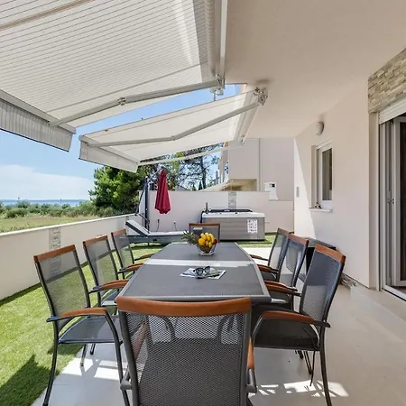 Villa Beachfront With Hot Tubs Sun Garden *