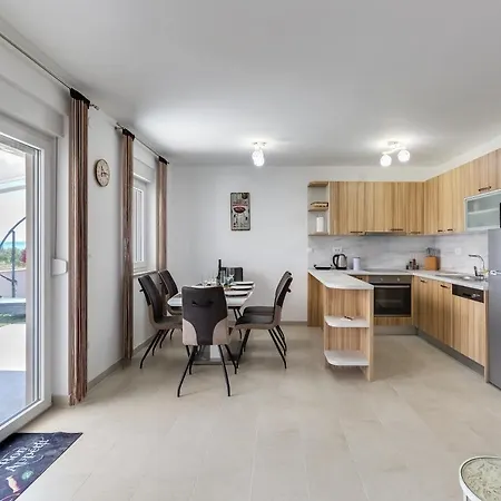 Beachfront Sun Garden By Adex Travel Vila *