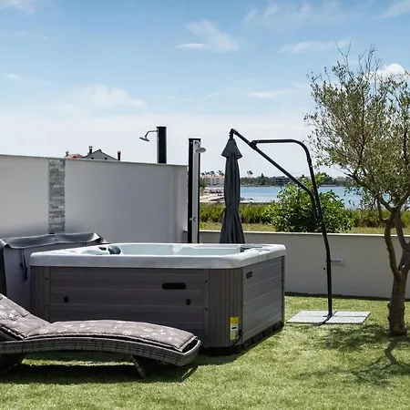 Villa Beachfront With Hot Tubs Sun Garden *