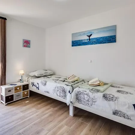 Vila Beachfront Sun Garden By Adex Travel