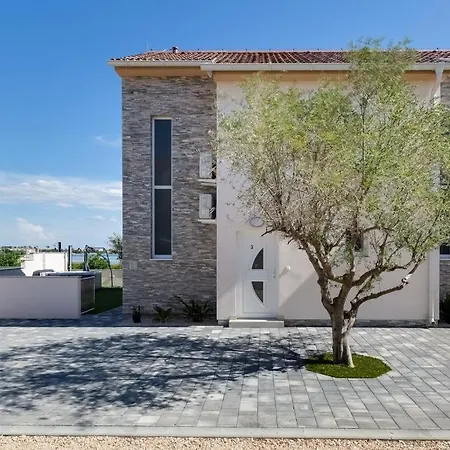 Beachfront With Hot Tubs Sun Garden Villa Privlaka (Zadar)