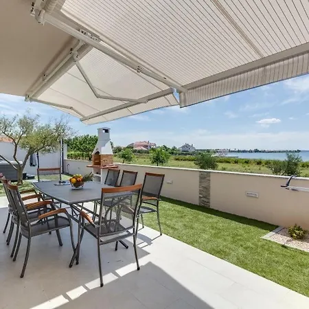 Beachfront With Hot Tubs Sun Garden Villa *