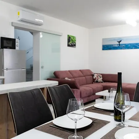 Vila Beachfront Sun Garden By Adex Travel *