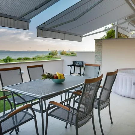 Villa Beachfront With Hot Tubs Sun Garden *