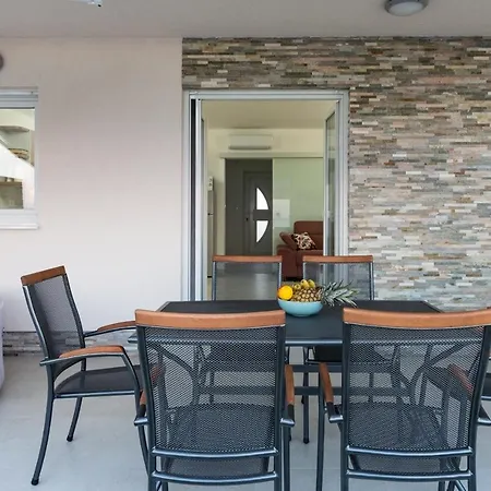 Beachfront With Hot Tubs Sun Garden Villa *