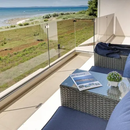 Beachfront With Hot Tubs Sun Garden Willa *