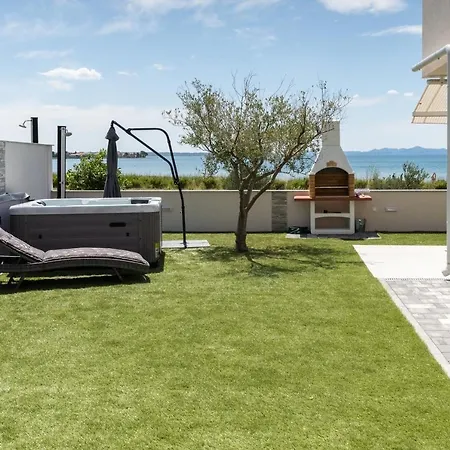 Beachfront With Hot Tubs Sun Garden