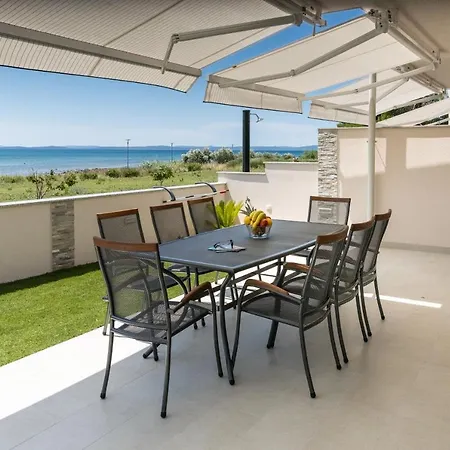 Willa Beachfront With Hot Tubs Sun Garden Privlaka (Zadar)