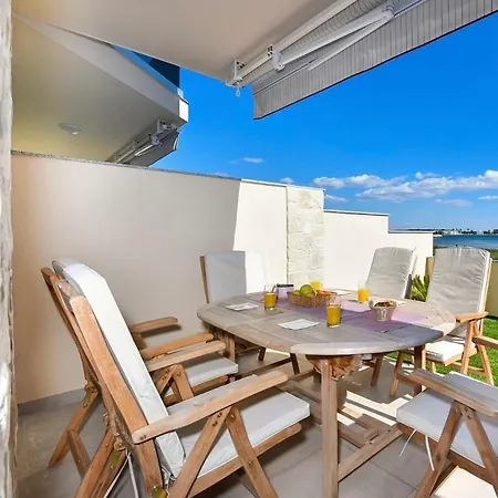 Beachfront With Hot Tubs Sun Garden Privlaka (Zadar)