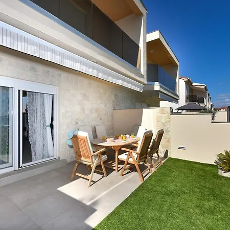 Beachfront With Hot Tubs Sun Garden