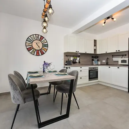Beachfront With Hot Tubs Sun Garden * Privlaka (Zadar)