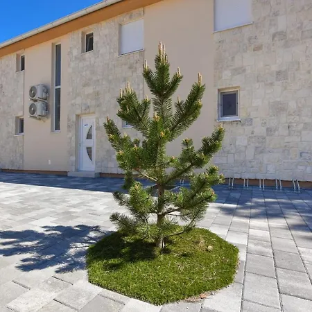 Beachfront With Hot Tubs Sun Garden Villa Privlaka (Zadar)