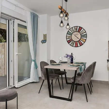 Villa Beachfront With Hot Tubs Sun Garden