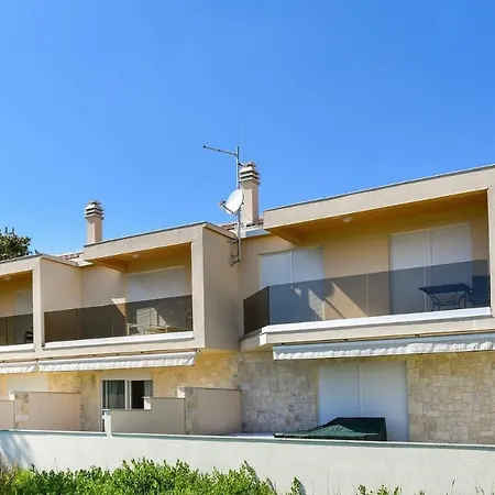 Beachfront With Hot Tubs Sun Garden * Privlaka (Zadar)