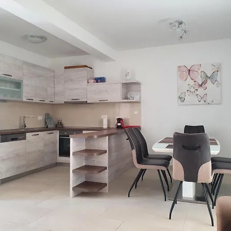 Villa Beachfront With Hot Tubs Sun Garden Privlaka (Zadar)