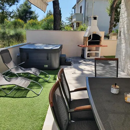 Villa Beachfront With Hot Tubs Sun Garden
